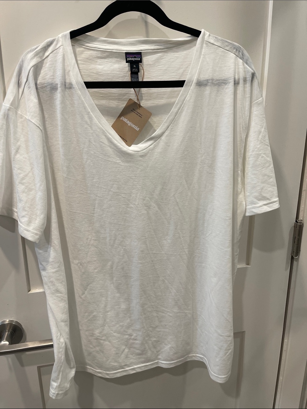 Patagonia White V-Neck Short Sleeve Tee sz XL